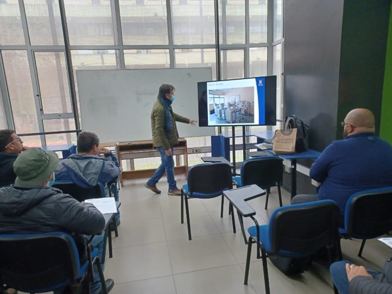 Docentes y alumnos del CFT participan en visita técnica “Industria 4.0” en la Usach