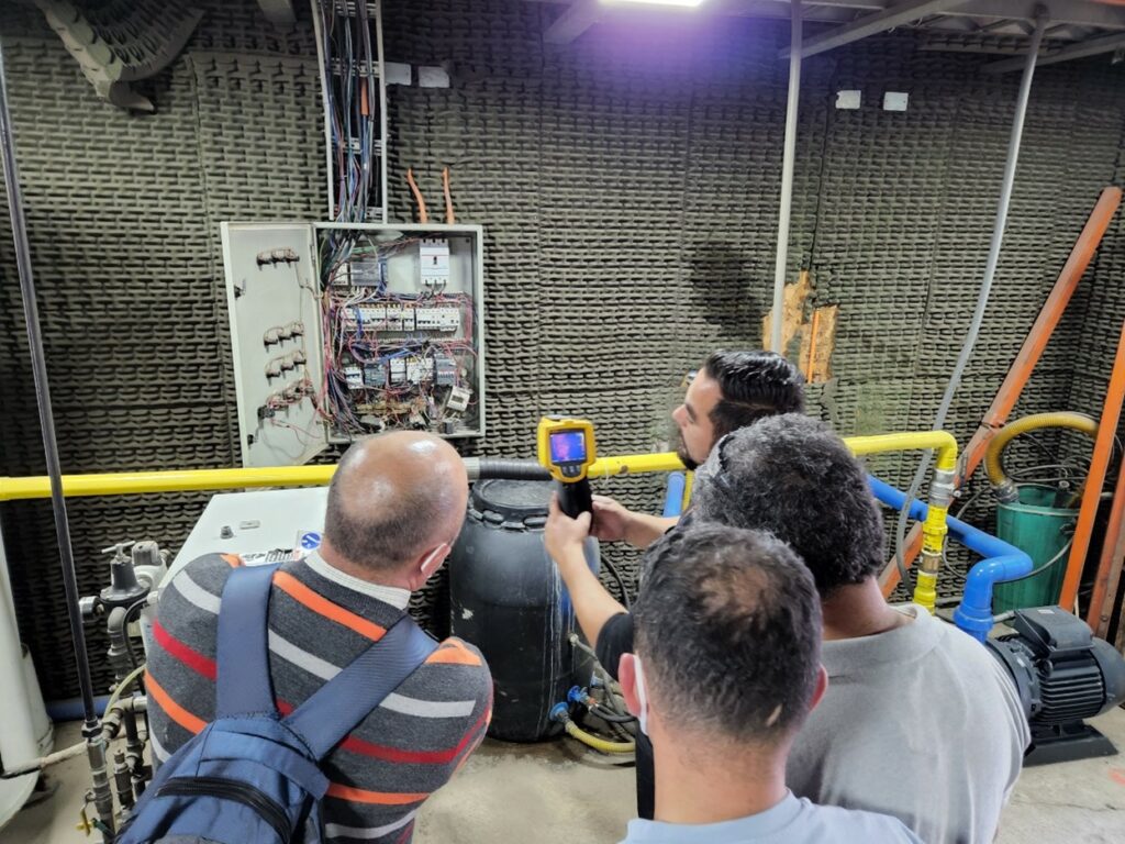 <strong>Alumnos de Electricidad Industrial realizan visita técnica a Hospital Sotero del Río</strong>