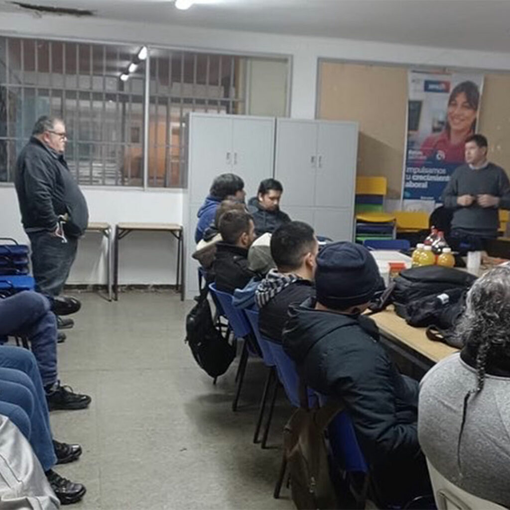 Estudiantes de Electricidad Industrial Participaron de Jornadas Formativas Enfocadas en la Transmisión de Corriente Continua y Tecnología Arduino