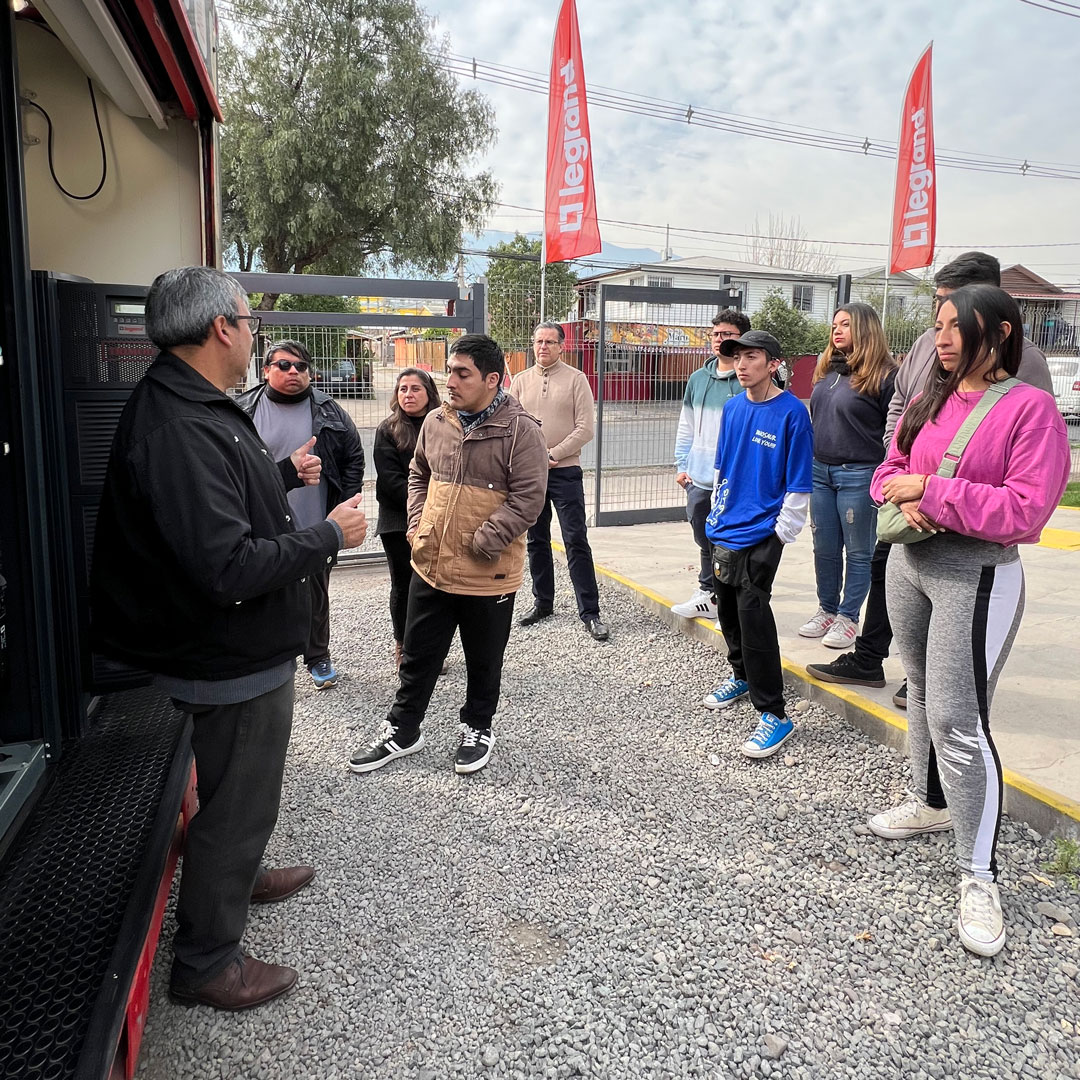 Tour Power y Eficiencia Energética de Legrand Chile visitó Santiago CFT